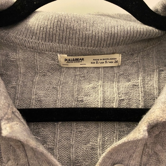Grey knit collared t-shirt from Pull and Bear size small - Picture 2 of 3